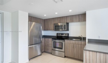 910 West Ave, Unit 0601 in Miami Beach, FL - Building Photo - Building Photo