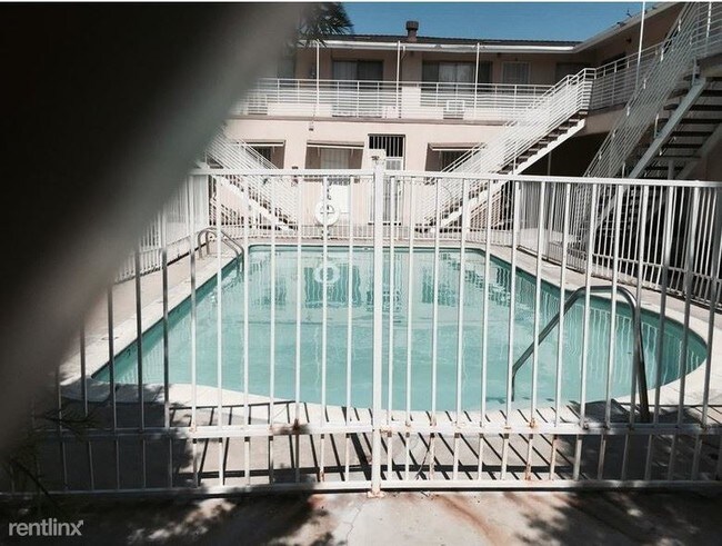 8400 Amigo Ave in Los Angeles, CA - Building Photo - Building Photo