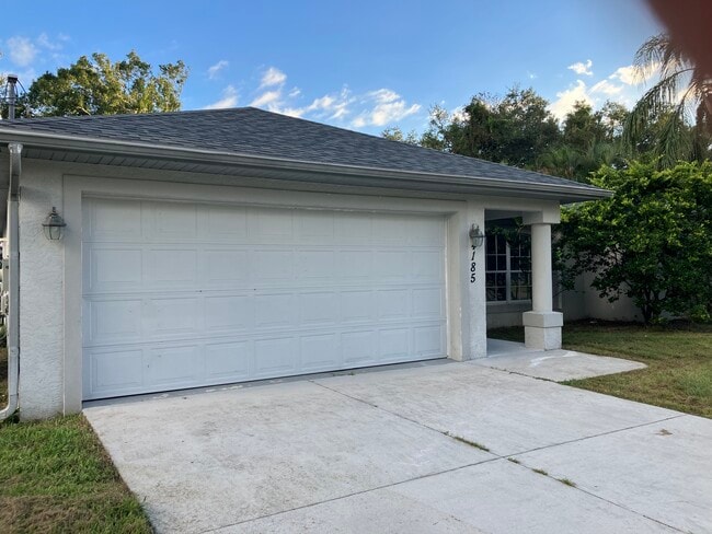 4185 Simkins Ave in North Port, FL - Foto de edificio - Building Photo