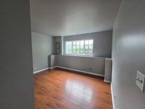 2402 Oakfield Ct in Aurora, IL - Building Photo - Building Photo