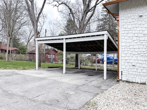 2150 E 75th St, Unit B in Indianapolis, IN - Foto de edificio - Building Photo
