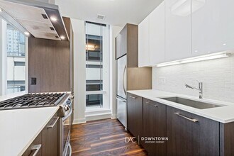 203 N La Salle Dr in Chicago, IL - Building Photo - Building Photo