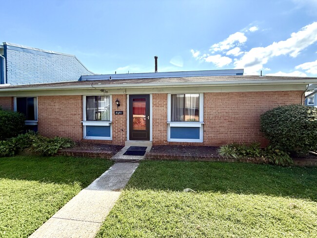 property at 8651 Madera Ct