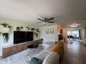 345 Hillview Rd in Venice, FL - Building Photo - Building Photo
