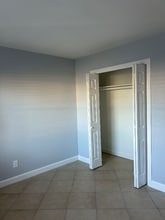 645 Beachcomber Ln in Fort Pierce, FL - Foto de edificio - Building Photo