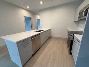 6350 N Glenwood Ave, Unit 303 in Chicago, IL - Foto de edificio - Building Photo