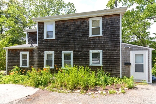 31 Chester Square in Gloucester, MA - Building Photo - Building Photo