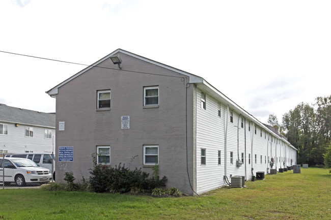 Dot's Place Apartments in Portsmouth, VA - Building Photo - Building Photo