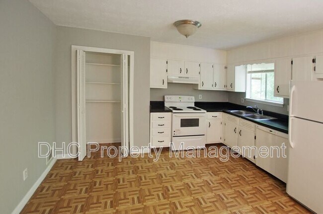 210 Creekwood Ln in Riverdale, GA - Building Photo - Building Photo