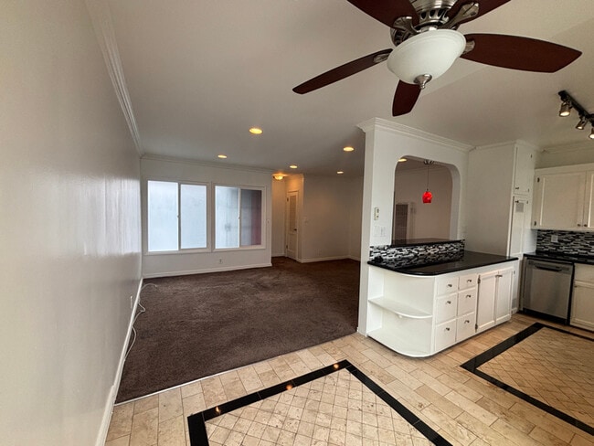 11365 Washington Pl in Los Angeles, CA - Building Photo - Building Photo