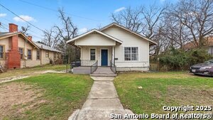 2514 E Houston St in San Antonio, TX - Building Photo