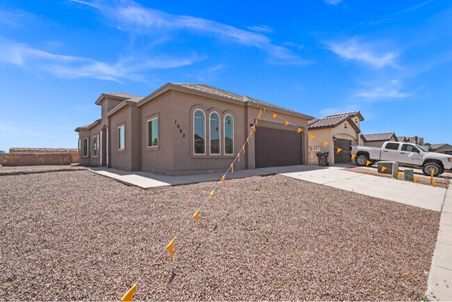 1060 Summer Rain St in Horizon City, TX - Building Photo - Building Photo