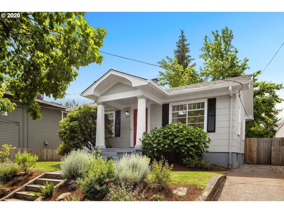 2525 SE 26th Ave in Portland, OR - Foto de edificio