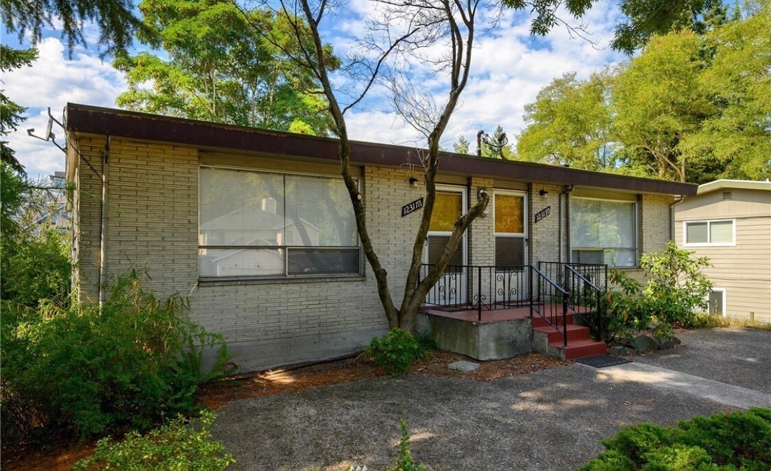 12313 35th Ave NE in Seattle, WA - Building Photo