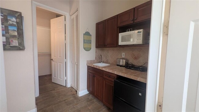 691 Ranch Rd in Weston, FL - Building Photo - Building Photo