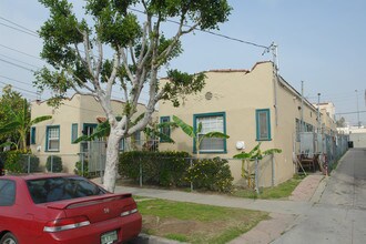 The Willow Brook Bungalows in Los Angeles, CA - Building Photo - Building Photo