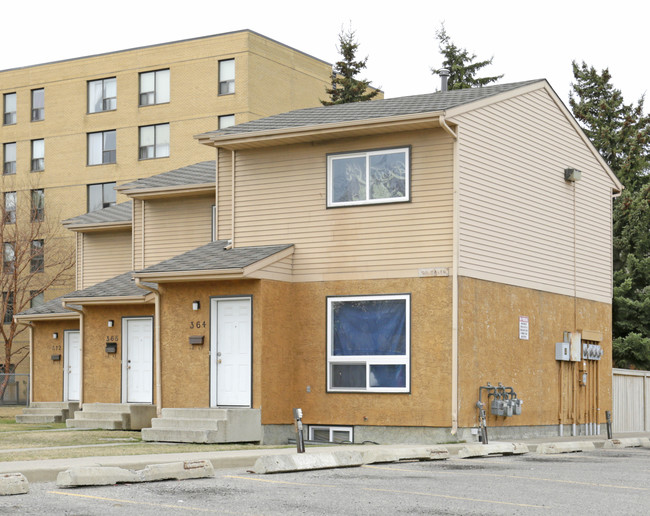 405 40th Ave NW in Calgary, AB - Building Photo - Primary Photo