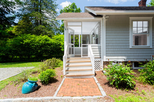 28 Woodside Ave in Westport, CT - Building Photo - Building Photo