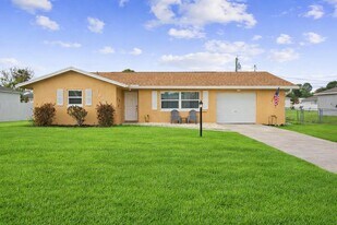 1672 SW Angelico Ln in Port St. Lucie, FL - Building Photo