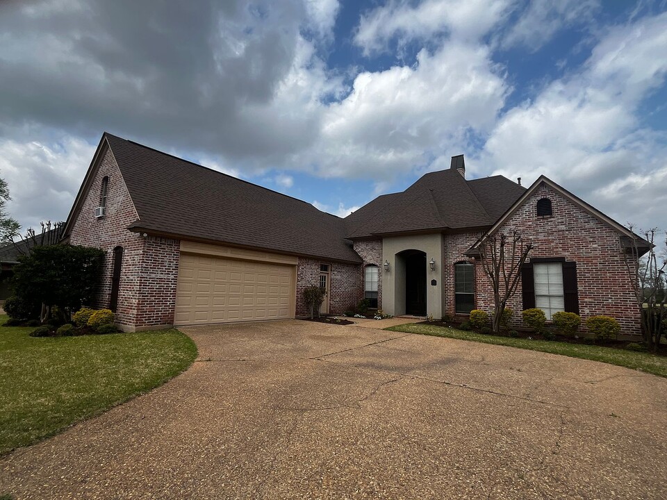 64 Turnbury Dr in Bossier City, LA - Foto de edificio