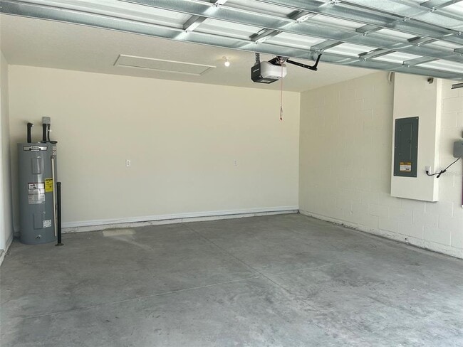8434 Hardy Bay Lp in Wesley Chapel, FL - Foto de edificio - Building Photo