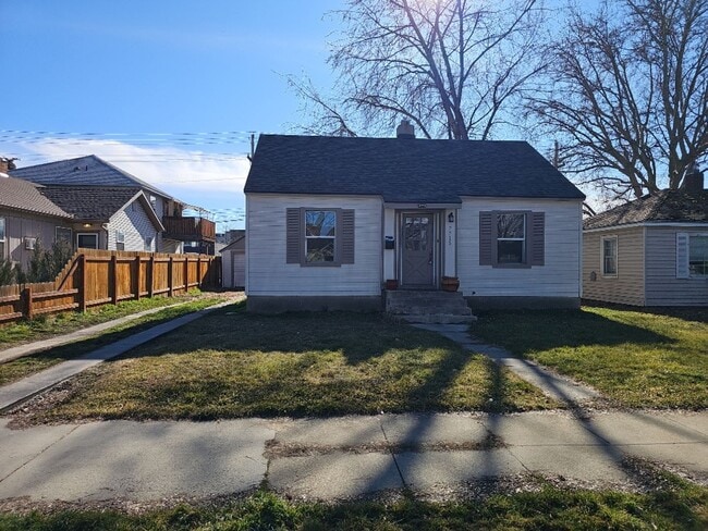 property at 2215 W Idaho St