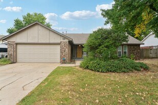 2904 E Fort Worth St in Broken Arrow, OK - Building Photo