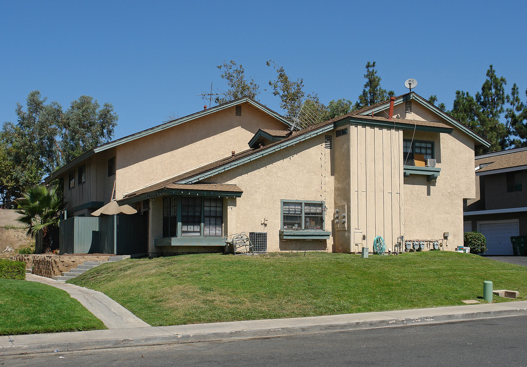 23001 Village Dr in Lake Forest, CA - Building Photo