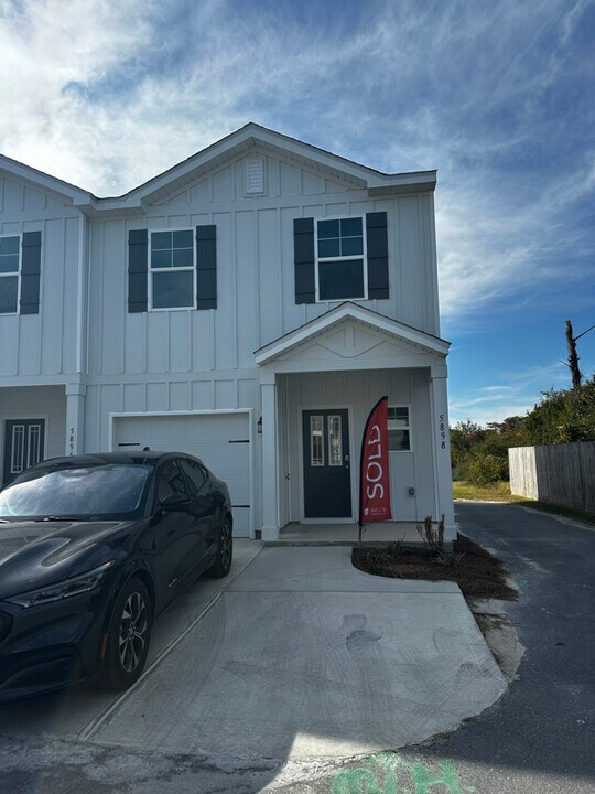 5898 Tyndall Pkwy in Panama City, FL - Building Photo