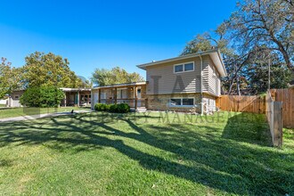 1006 Paige St in Wichita, KS - Building Photo - Building Photo