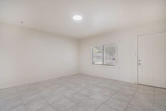 126 Saint Robert Dr in Sauget, IL - Foto de edificio - Building Photo