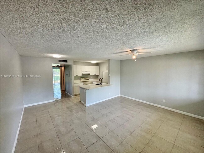 1822 Meadows Cir W in Boynton Beach, FL - Building Photo - Building Photo