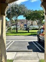 8258 NW 108th Pl in Doral, FL - Building Photo