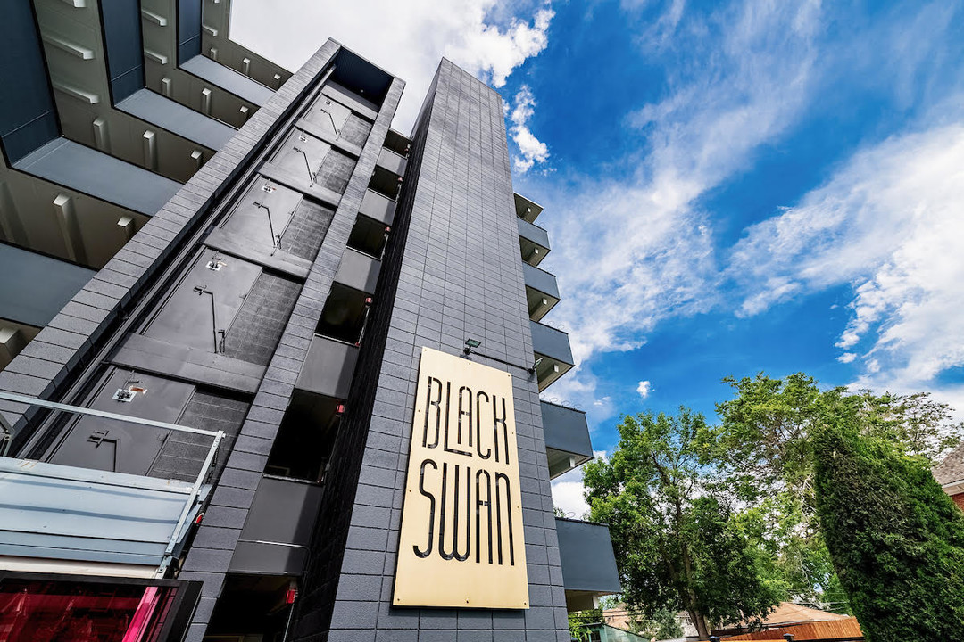 Black Swan Apartments Photo