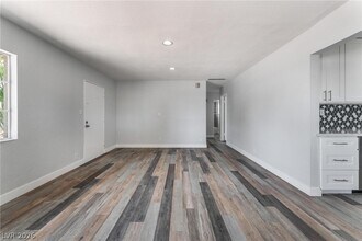 1921 E Franklin Ave in Las Vegas, NV - Building Photo - Building Photo