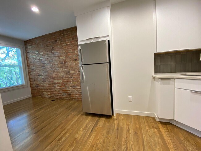 4 Belvidere Pl, Unit 2 in Cambridge, MA - Foto de edificio - Building Photo