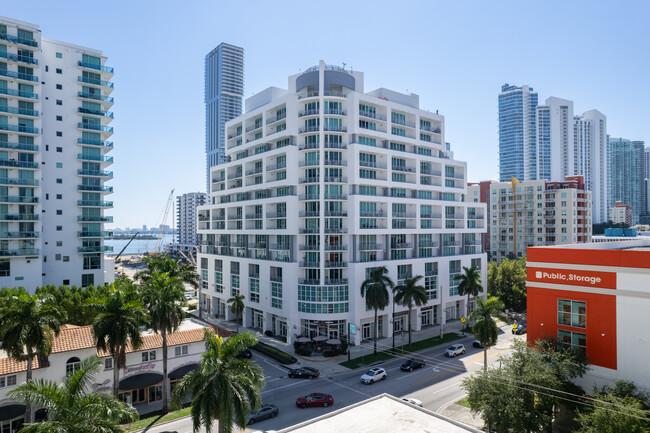 City 24 Condos in Miami, FL - Foto de edificio - Building Photo