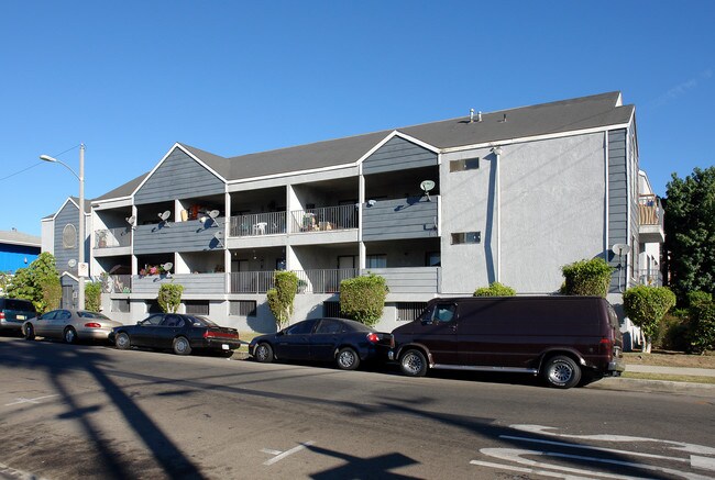 803 N Inglewood Ave in Inglewood, CA - Building Photo - Building Photo