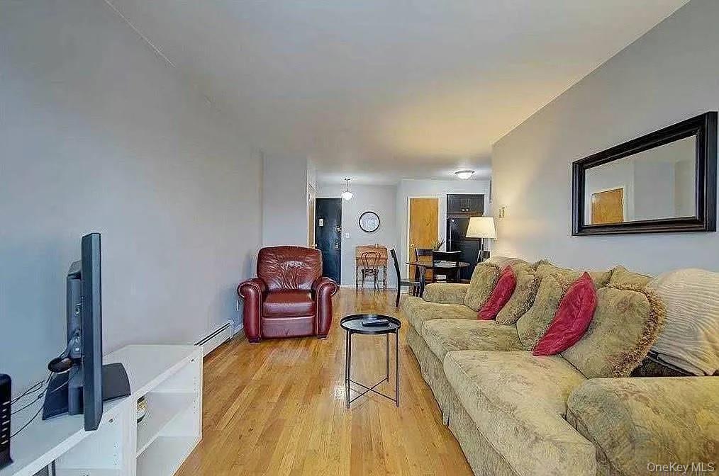 61-41 168th St in Queens, NY - Foto de edificio