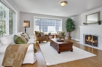 7555 17th Ave NW in Seattle, WA - Foto de edificio - Building Photo