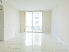 5091 NW 7th St, Unit 710 in Miami, FL - Building Photo