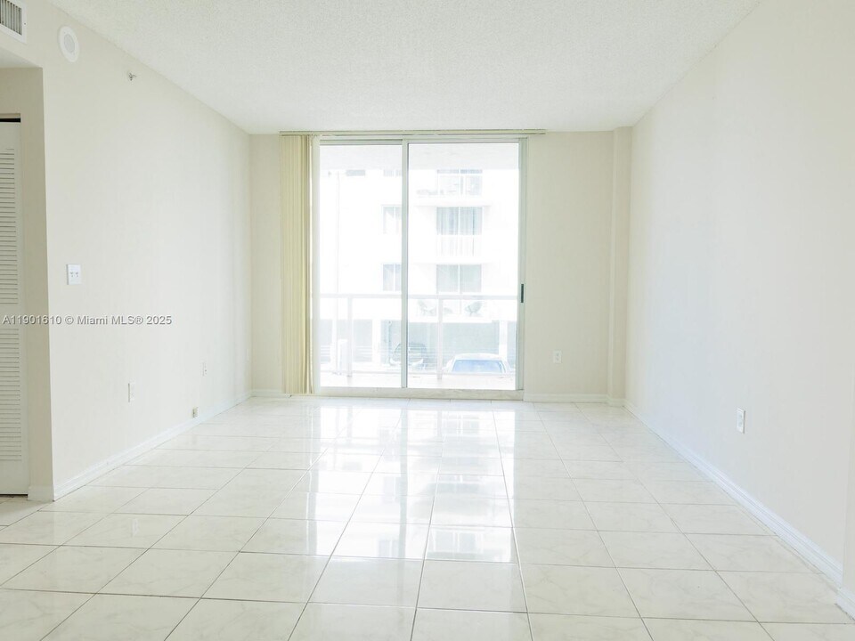 5091 NW 7th St, Unit 710 in Miami, FL - Building Photo