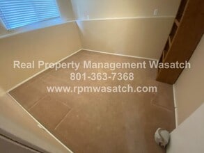 1098 E Violet Cir in Sandy, UT - Building Photo - Building Photo