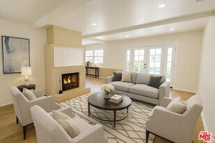 7465 N Forbes Ave in Lake Balboa, CA - Building Photo