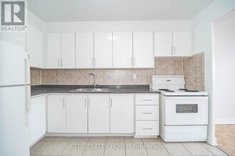 6200 Bathurst St in Toronto, ON - Building Photo - Building Photo