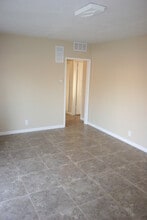 408 Hayslett Ave in Bakersfield, CA - Building Photo - Building Photo