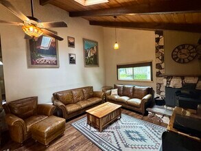 19380 Pleasantview Dr in Groveland, CA - Building Photo - Building Photo