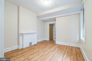257 S 21st St in Philadelphia, PA - Building Photo