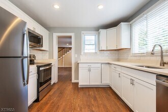 38 Christopher St-Unit -2 in Montclair, NJ - Building Photo - Building Photo