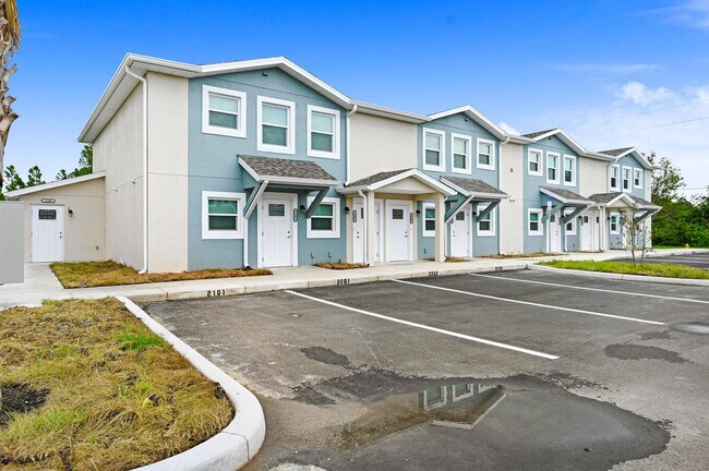 1891 Convair St SE-Unit -1102 in Palm Bay, FL - Foto de edificio - Building Photo